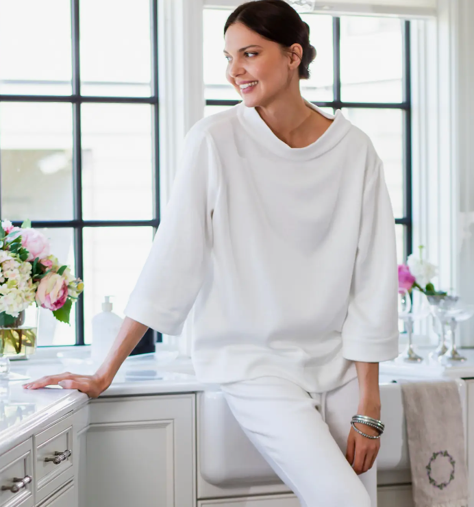 Experience the harmony of elegance and comfort with the Luna Mock Neck Top. Crafted in a flattering silhouette, this top is perfect for those leisurely days when you want to look your best without sacrificing comfort.