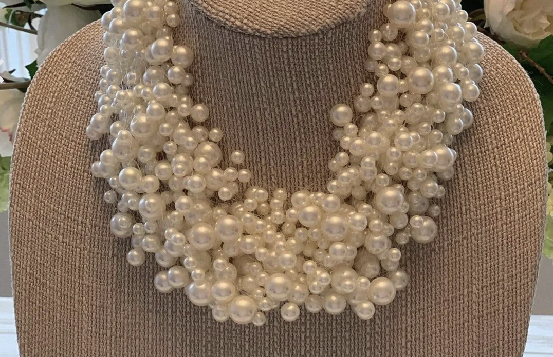 Cluster pearl necklace 