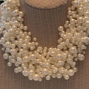 Cluster pearl necklace 