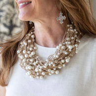 Cluster pearl necklace with flax thread