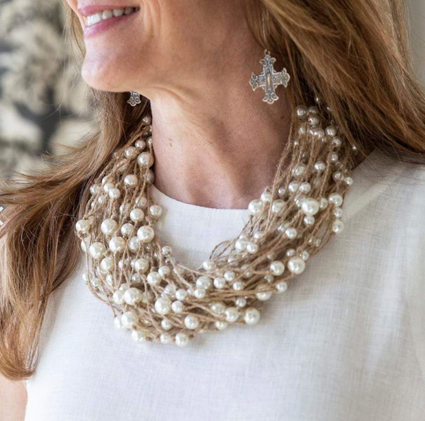 Cluster pearl necklace with flax thread