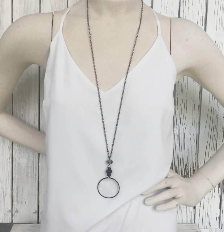 Magnifying glass pendant necklace